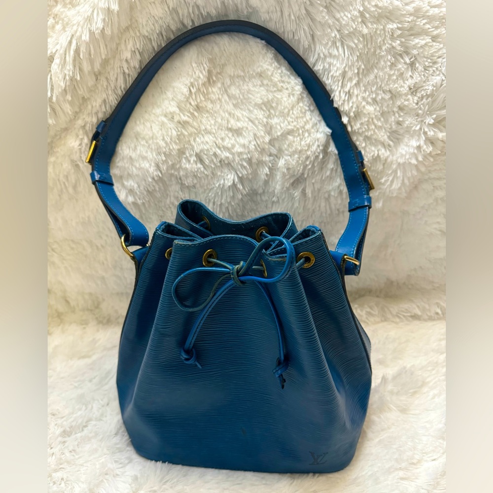 ❌SOLD❌ Auth Louis Vuitton Epi Leather Petit Noe Shoulder Bucket Drawstring Bag